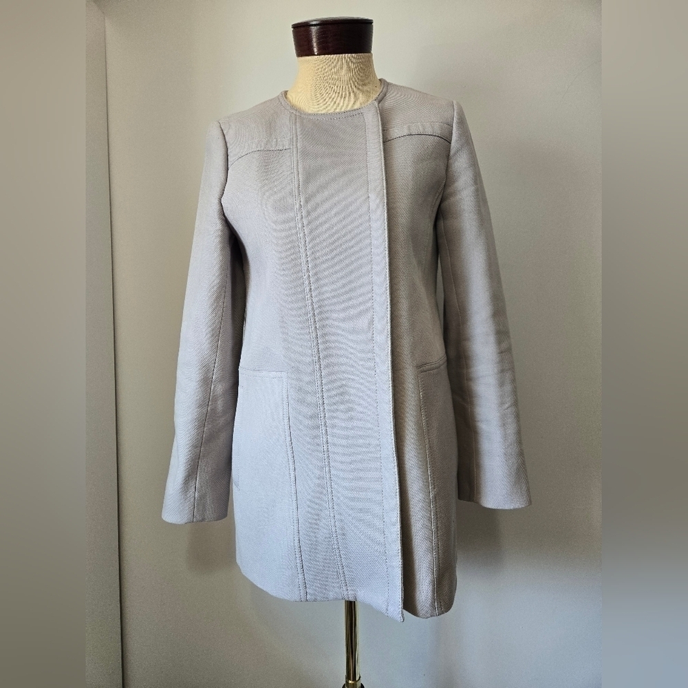 Banana Republic Light Gray Collarless Coat. Size XS